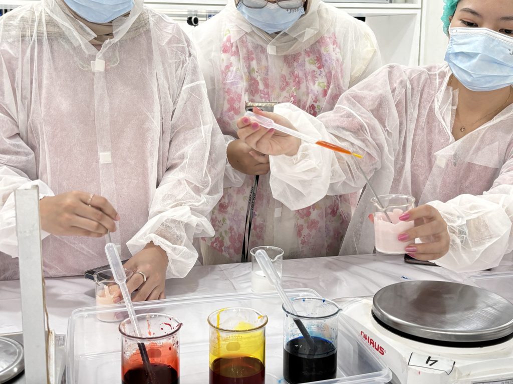 Workshop 'Blinking Colors' Kolaborasi Kreatif Sinar Alfa Omega bersama Raecca