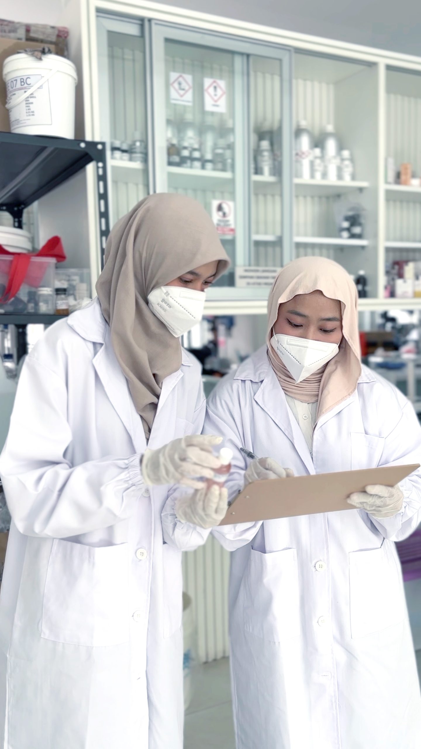 Rahasia Complexion Flawless Ada di Tangan Kamu: Mengupas Tuntas Color Corrector! | Jasa Maklon Kosmetik Terbaik di Jakarta dan Tangerang | Sinar Alfa Omega