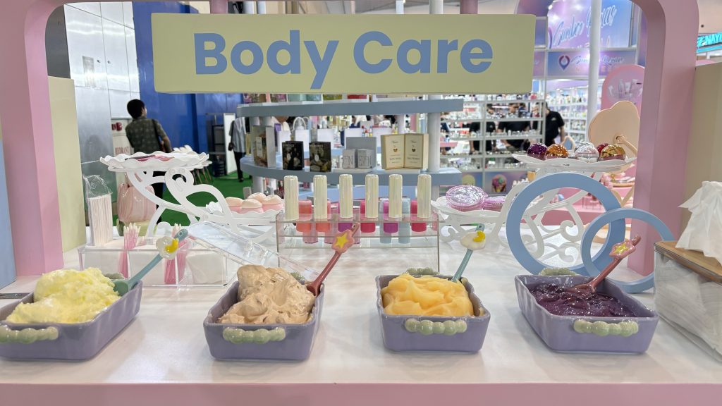 Sukses di Cosmobeauté 2025: Sinar Alfa Omega Buktikan Maklon Kosmetik Bisa Fun dengan Konsep 'Playtopia' | Jasa Maklon Skincare Kosmetik Parfum Terbaik di Jakarta dan Tangerang | Sinar Alfa Omega