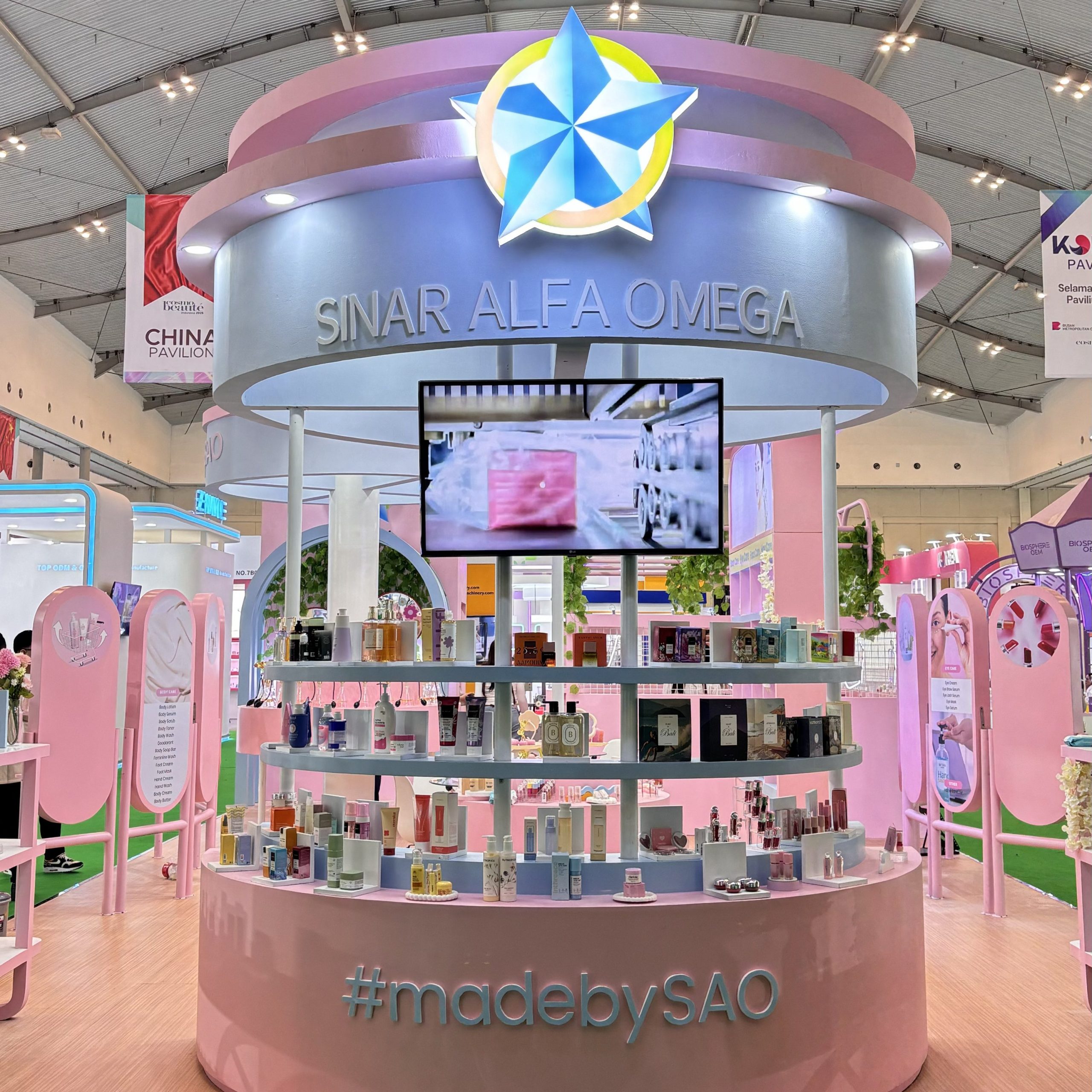 Sukses di Cosmobeauté 2025: Sinar Alfa Omega Buktikan Maklon Kosmetik Bisa Fun dengan Konsep 'Playtopia' | Jasa Maklon Skincare Kosmetik Parfum Terbaik di Jakarta dan Tangerang | Sinar Alfa Omega
