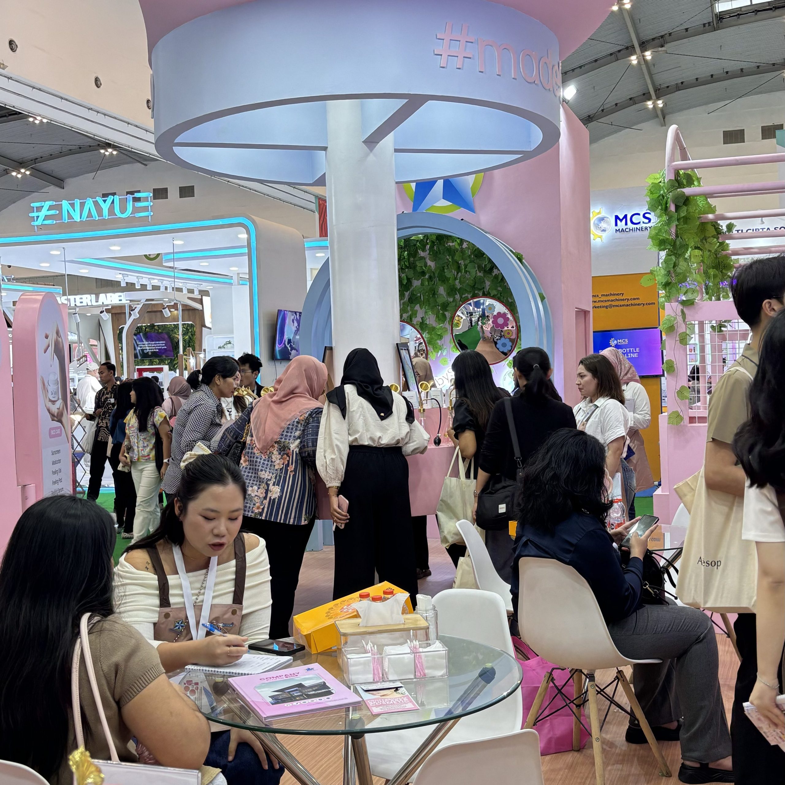 Sukses di Cosmobeauté 2025: Sinar Alfa Omega Buktikan Maklon Kosmetik Bisa Fun dengan Konsep 'Playtopia' | Jasa Maklon Skincare Kosmetik Parfum Terbaik di Jakarta dan Tangerang | Sinar Alfa Omega