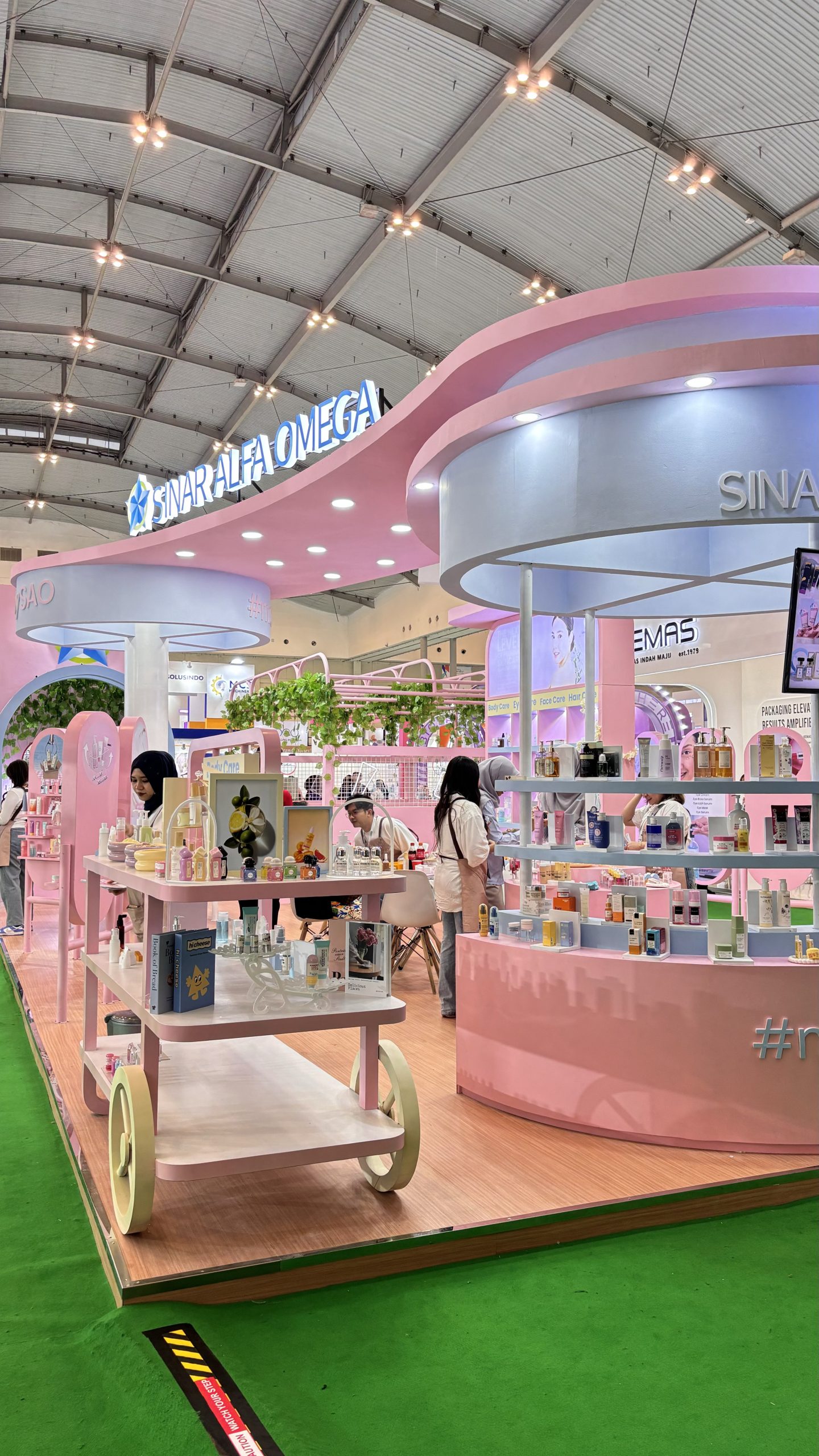 Sukses di Cosmobeauté 2025: Sinar Alfa Omega Buktikan Maklon Kosmetik Bisa Fun dengan Konsep 'Playtopia' | Jasa Maklon Skincare Kosmetik Parfum Terbaik di Jakarta dan Tangerang | Sinar Alfa Omega