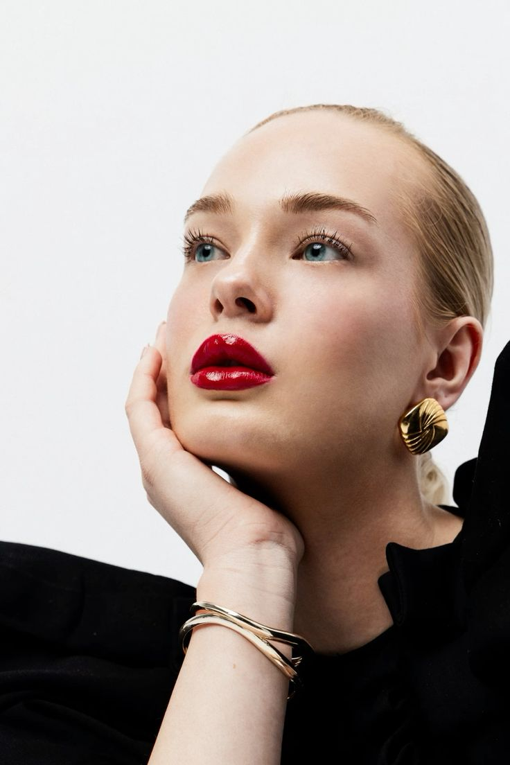 Cherry Red | Jangan Sampai Ketinggalan, Inilah 7 Warna Lipstik yang Akan Viral di Tahun 2026 | Tren Shade Lip 2026 | Jasa Maklon Kosmetik Terbaik dan Terpercaya di Jakarta dan Tangerang | Sinar Alfa Omega