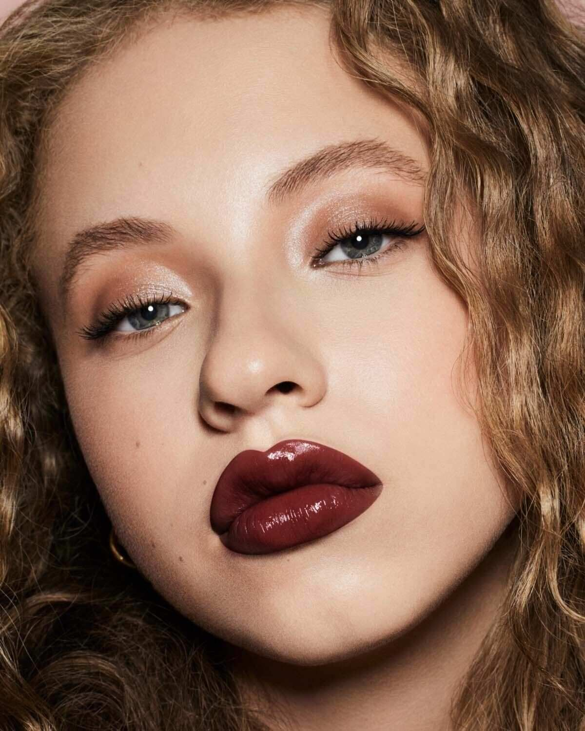 Berry Red | Jangan Sampai Ketinggalan, Inilah 7 Warna Lipstik yang Akan Viral di Tahun 2026 | Tren Shade Lip 2026 | Jasa Maklon Kosmetik Terbaik dan Terpercaya di Jakarta dan Tangerang | Sinar Alfa Omega